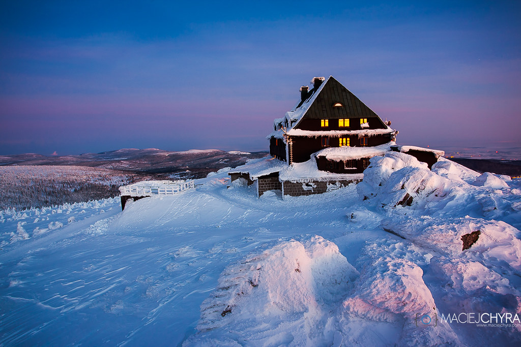 Schronisko Szrenica zimą